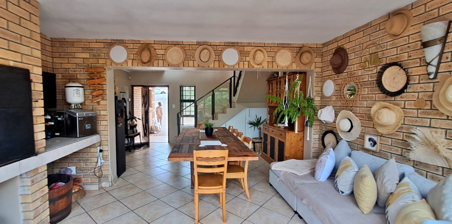 5 Bedroom Property for Sale in Reebok Western Cape